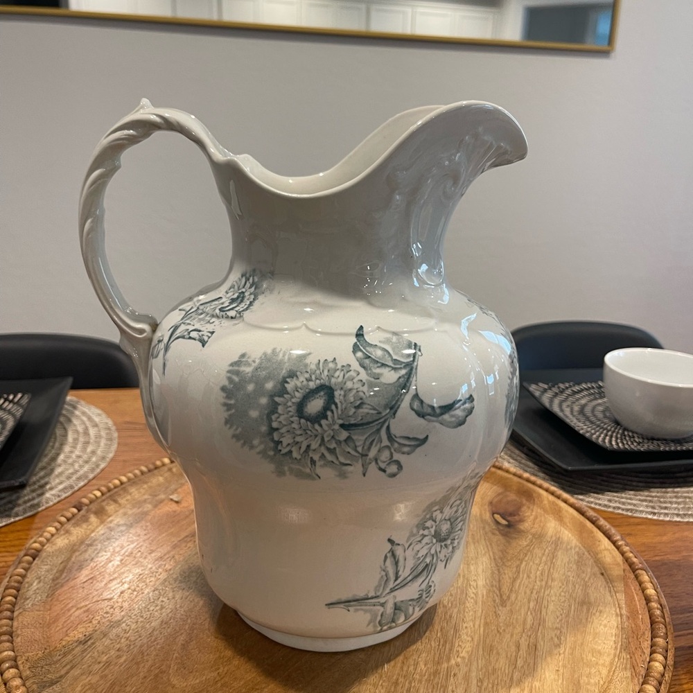 Vintage Elegant Buffalo chrysanthemum Floral Ceramic Pitcher vase